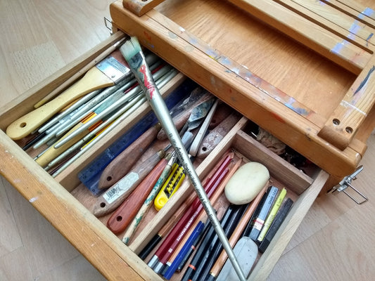 Artist tool box and easel